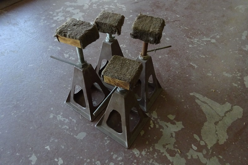 Lot of 4 jack stands