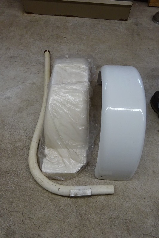 2 Trailer fenders and guide bar