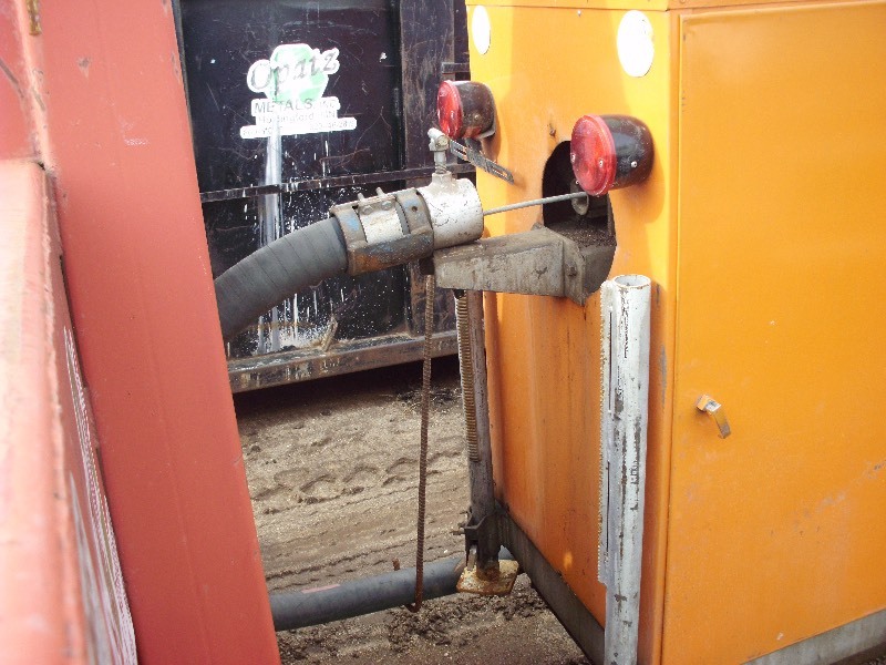Flexible pipe cleaning machine