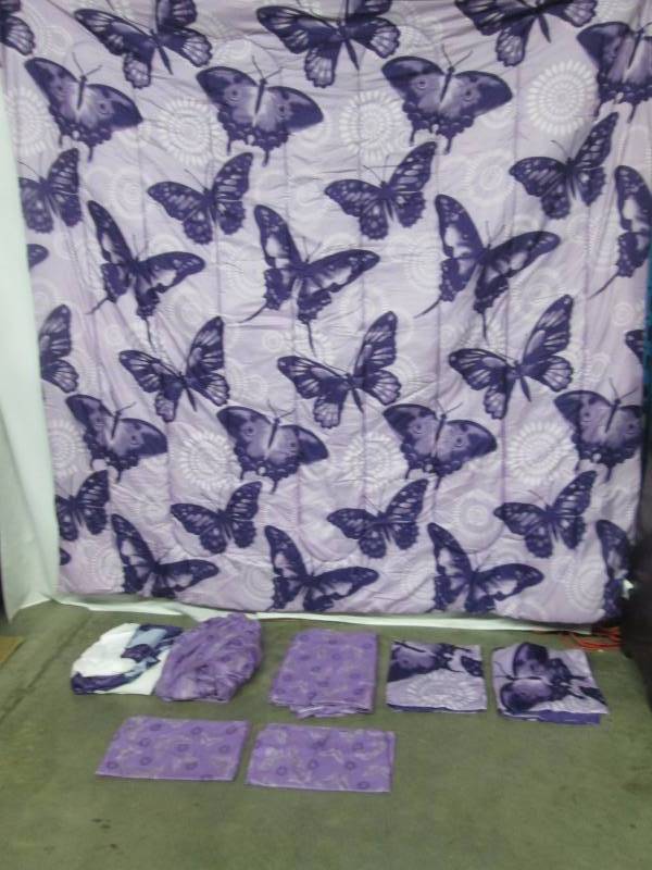 Alcove Flutter Comforter - Queen
