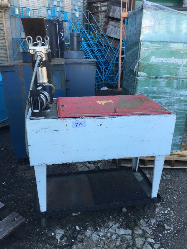 Parts washing station