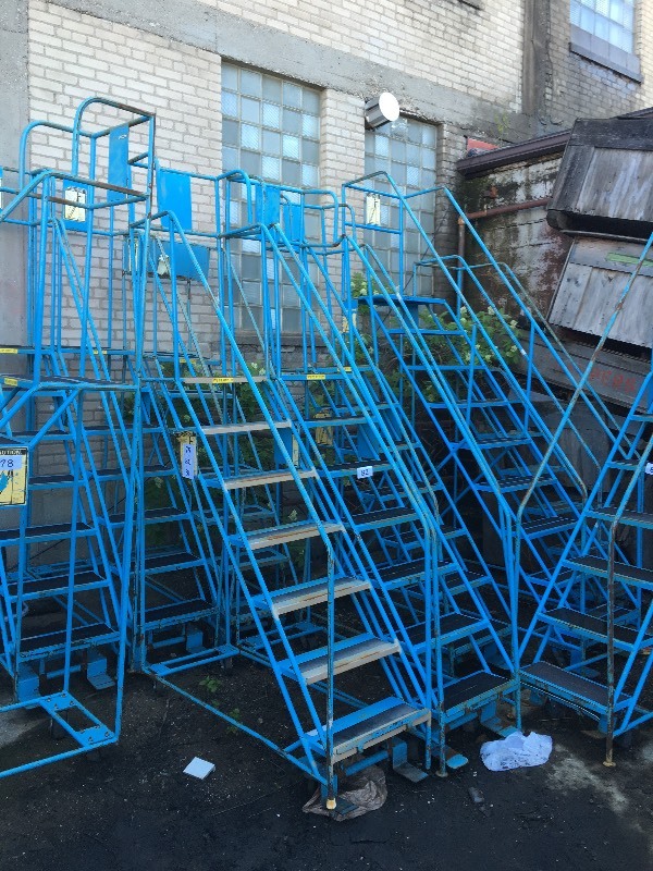 Rolling safety warehouse ladder