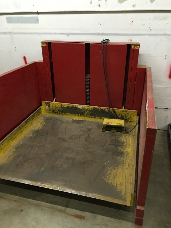 2,500 lb. lifting table