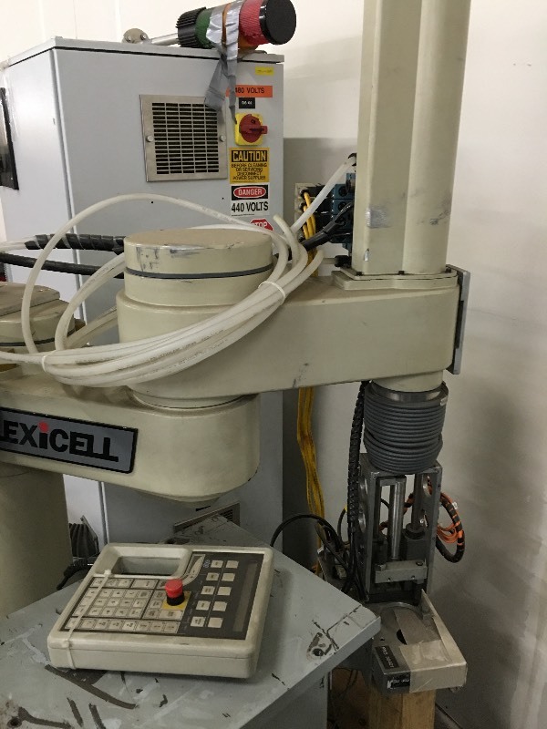 Industrial robot and power cabinet