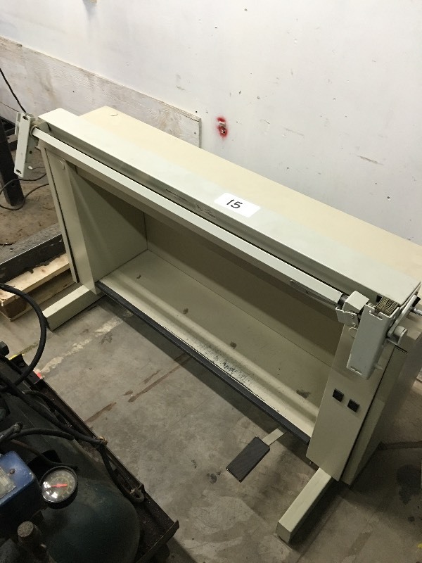Wide cutting table ()