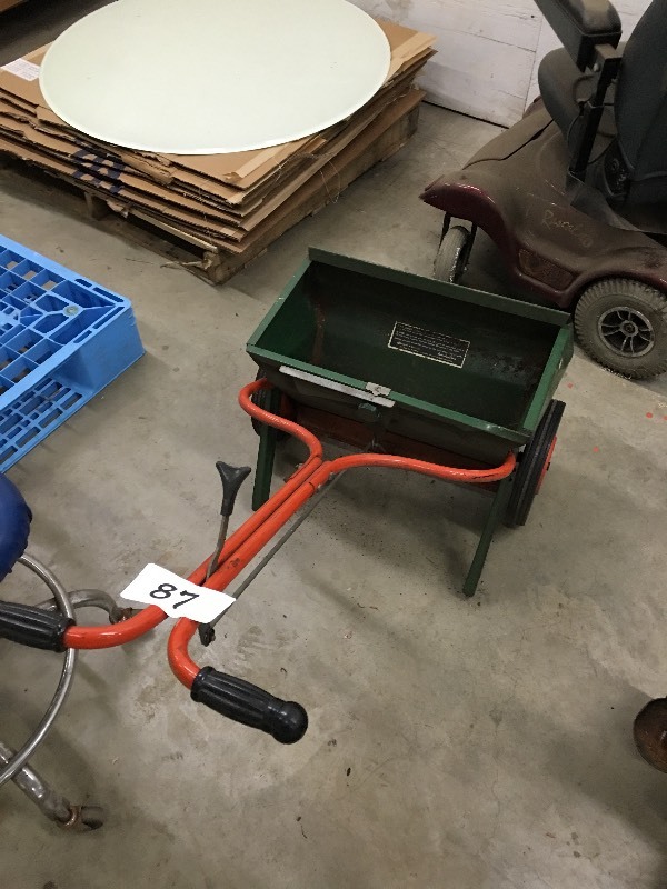 Lawn spreader