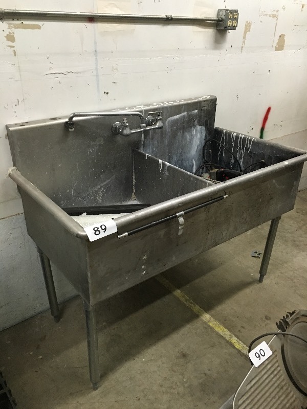 Stainless dual-basin sink