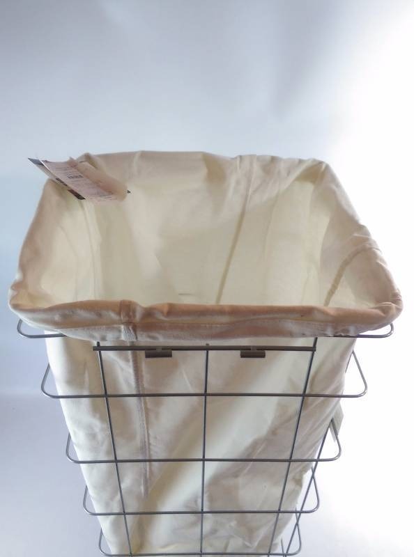 lot 44 image: Mainstays Laundry Cart with Casters