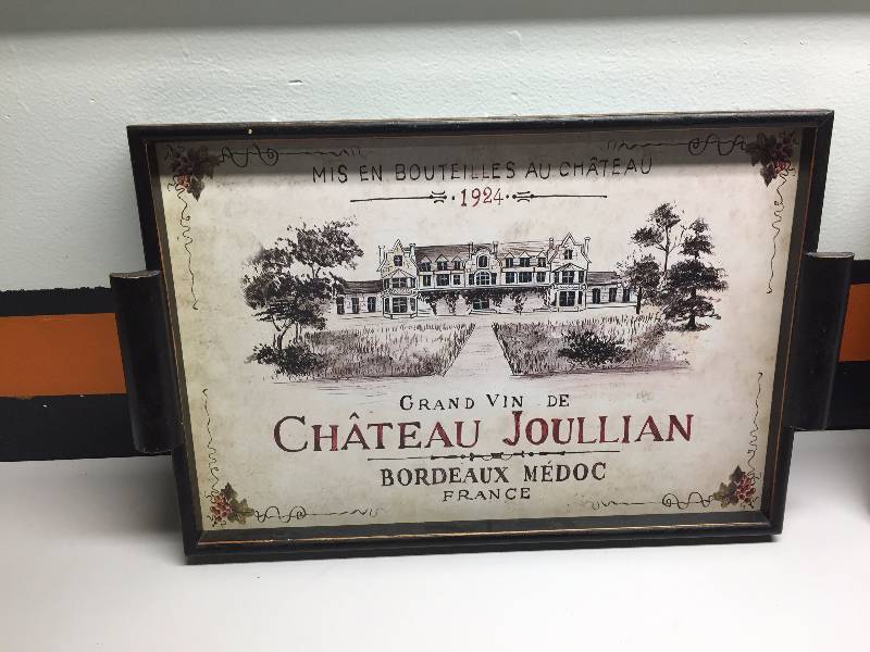 lot 18 image: SERVING TRAY, VINO SIGN, METAL SIGN