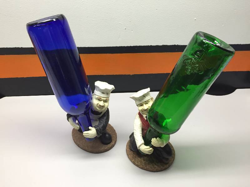 lot 19 image: WINE HOLDERS 4