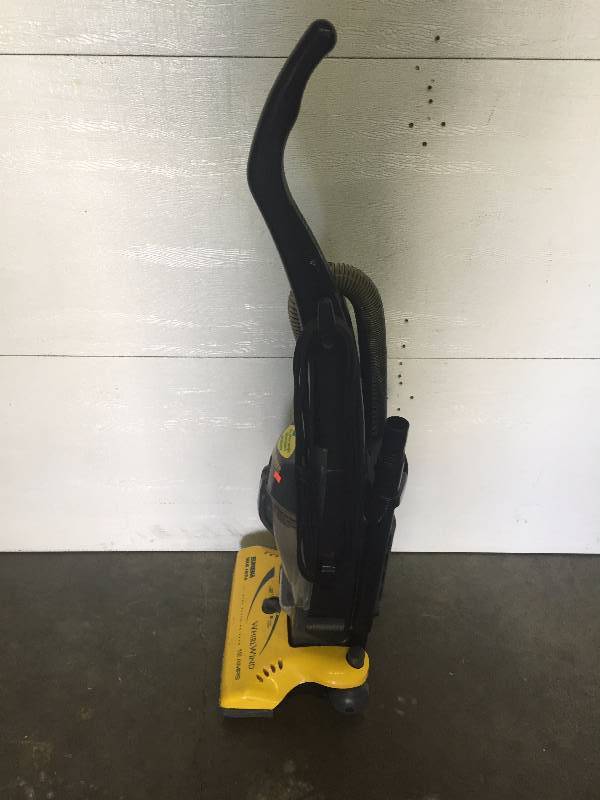lot 43 image: EUREKA VACUUM WHIRLWIND 12 AMP