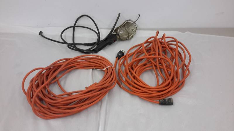lot 7 image: Extension cords and trouble light