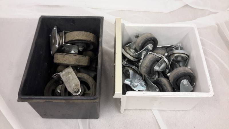 lot 12 image: Casters