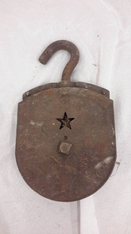 lot 17 image: Vintage pulley