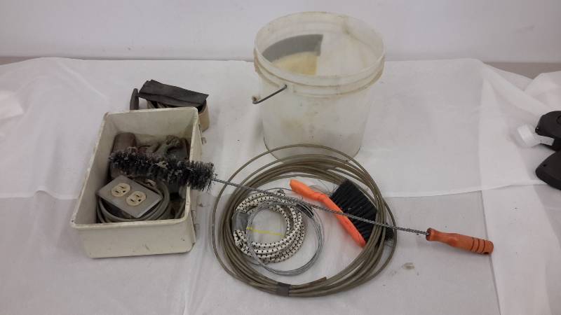 lot 20 image: Hardware, brushes, and more