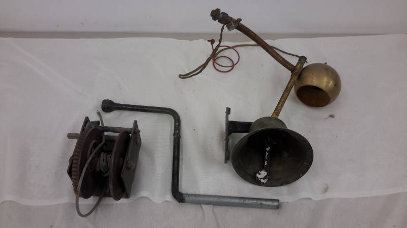 lot 21 image: Winch, tool, light and bell
