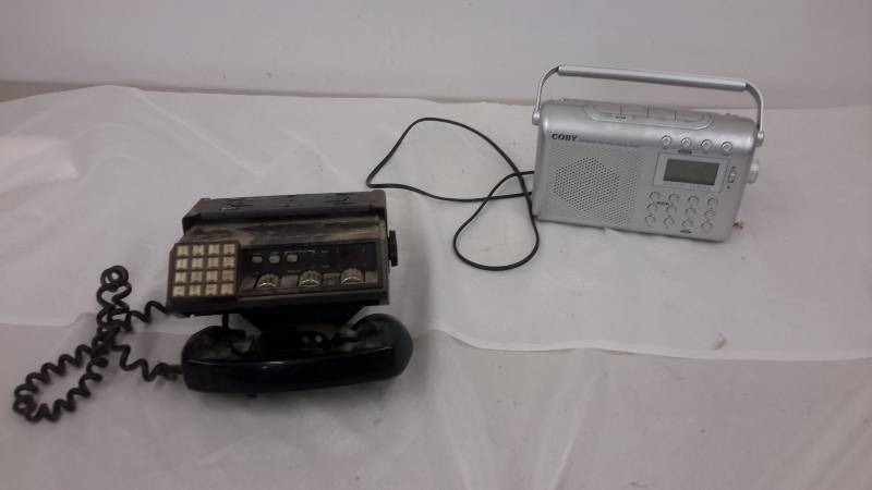 lot 22 image: Radios
