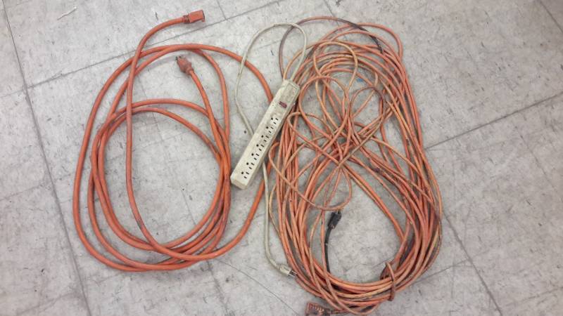 lot 53 image: Extension cords and power strip