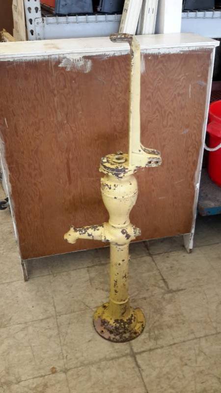 lot 62 image: Cast iron pump