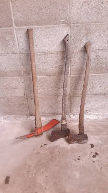 lot 74 image: Axes