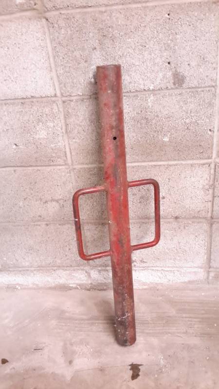 lot 75 image: Post pounder