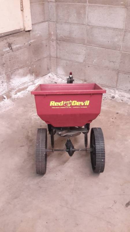 lot 71 image: Spreader