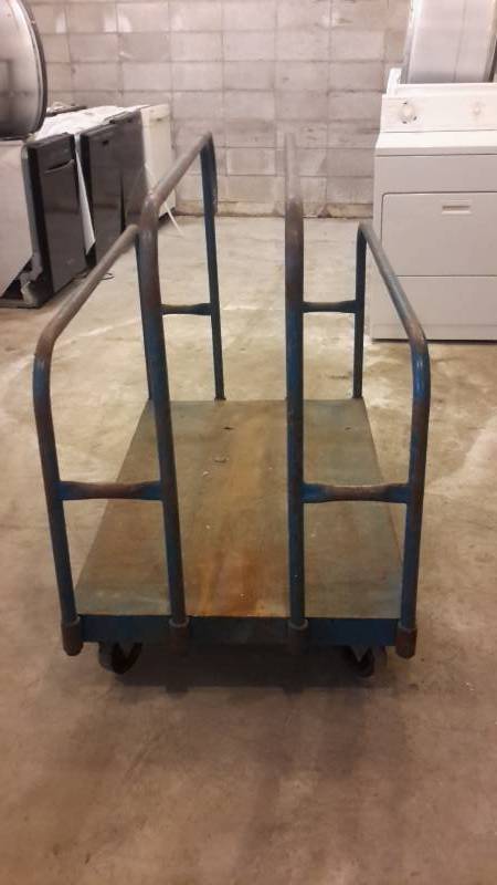 lot 87 image: Cart