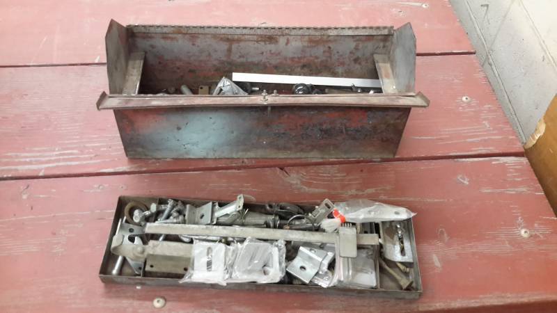 lot 106 image: Metal toolbox