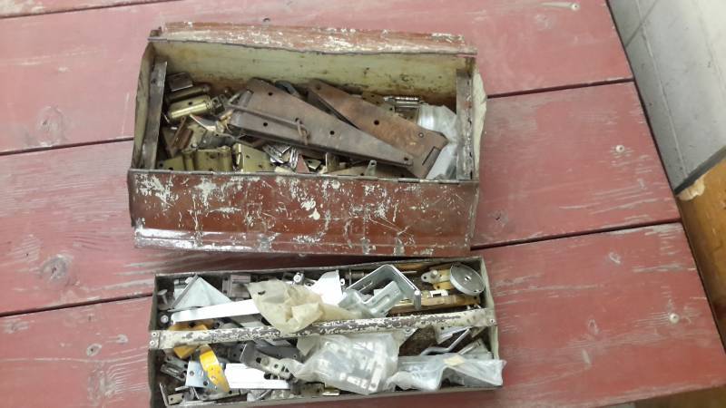 lot 107 image: Metal toolbox