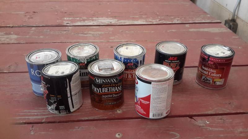 lot 115 image: Quart cans