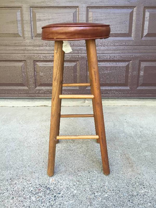lot 34 image: You Walk Into The Old Local Bar (CHEERS) & There It Is...Your Favorite Bar Stool - Mid Century Modern Wood Kitchen Bar Stool With Faux Leather Cushion Seat Tall Retro Ladder Chair #1 Excellent Condition