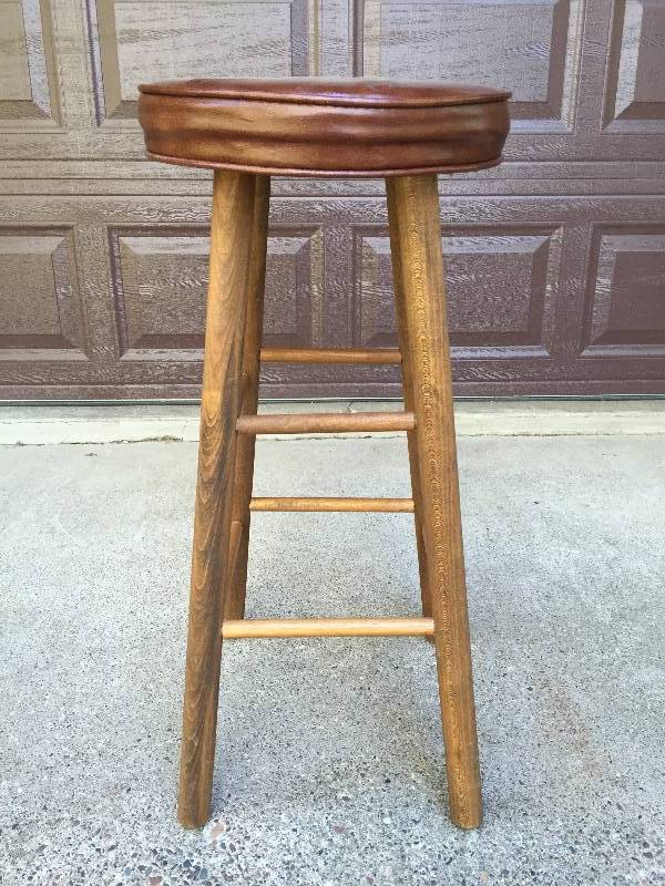 lot 35 image: You Walk Into The Old Local Bar & There It Is...Your Favorite Bar Stool - Mid Century Modern Wood Kitchen Bar Stool With Faux Leather Cushion Seat Tall Retro Ladder Chair #2 Excellent Condition