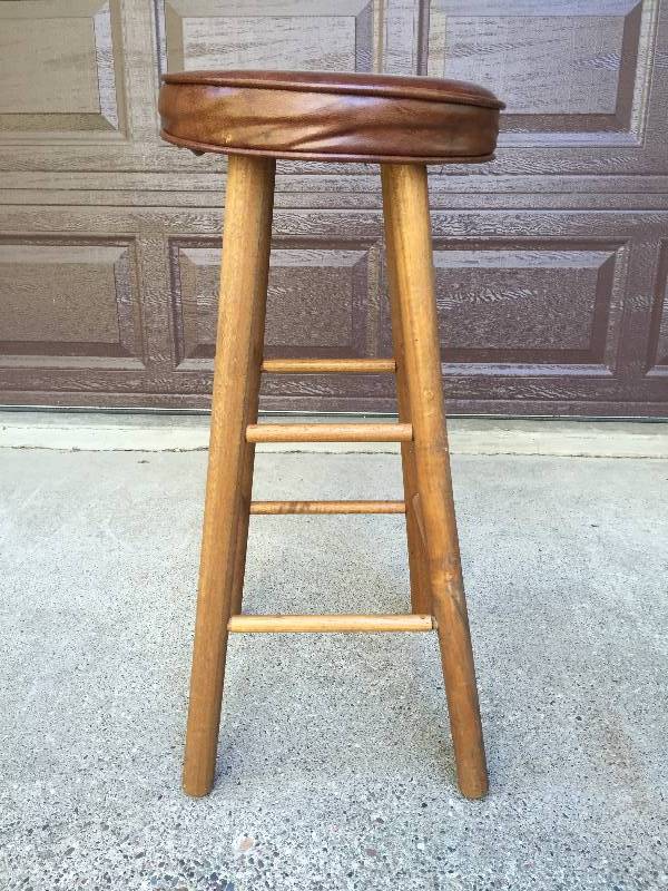 lot 36 image: You Walk Into The Old Local Bar & There It Is...Your Favorite Bar Stool - Mid Century Modern Wood Kitchen Bar Stool With Faux Leather Cushion Seat Tall Retro Ladder Chair #3 Excellent Condition
