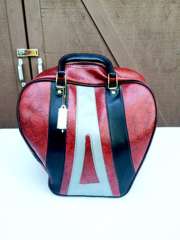 lot 6 image: Mid Century Modern Retro Atomic Age Bag & Brunswick Laser Bowling Ball