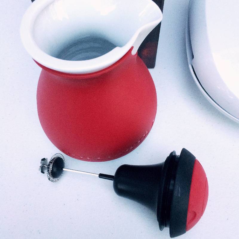 lot 9 image: Hot Chocolate Pot & Waffle Maker