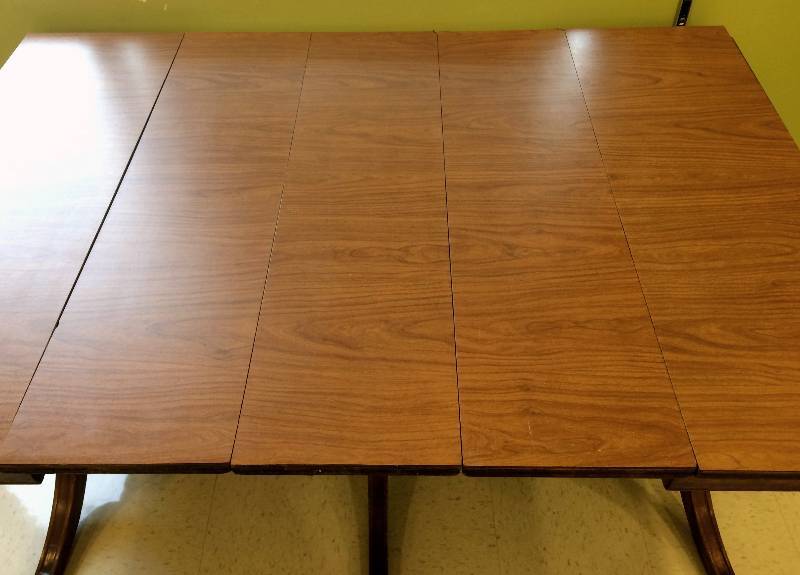 lot 46 image: Large Vintage Antique Duncan Phyfe Drop Leaf Table