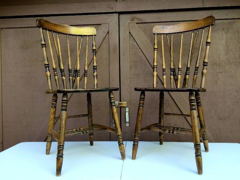 lot 33 image: WOW Beautiful Pair Vintage Colonial Braceback Chairs Traditional Windsor Style Solid Wood Spindle Back Dining Side Chairs - Excellent Conditon