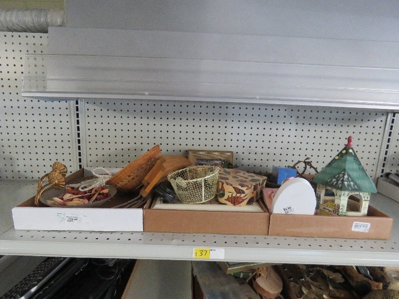 Large lot of Home Dcor