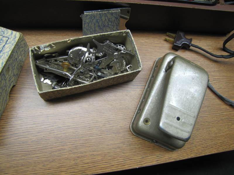 lot 4 image: Vintage Montgomery Ward Sewing Machine