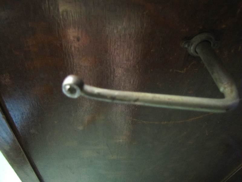 lot 23 image: Vintage Phonograph in Cabinet