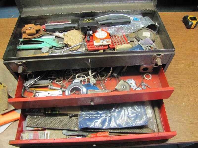 lot 43 image: Tool Box w Tools