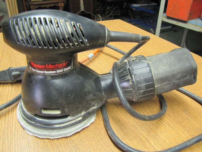 lot 46 image: 5 2 speed Sander