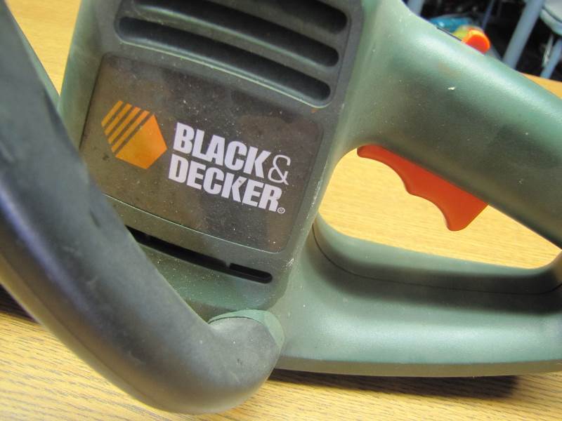 lot 19 image: Electric Hedge Trimmer