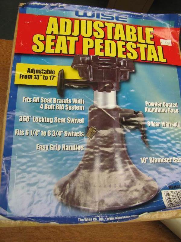 lot 29 image: Boat Seat w new Adjustable Pedestal