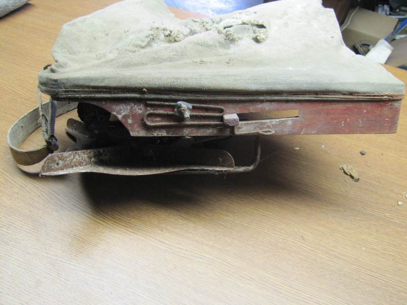 lot 8 image: Cyclone Seeder  Bag Seeder