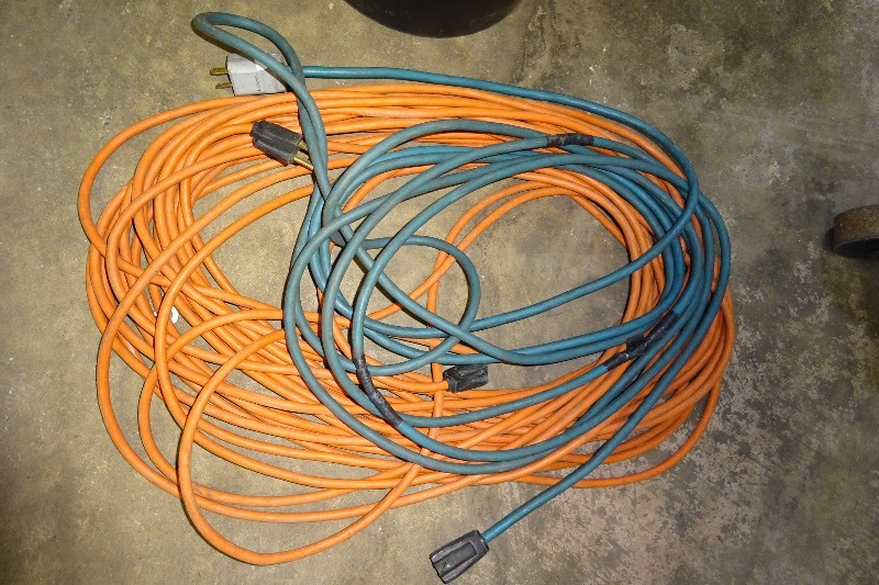 lot 12 image: 2 extension cords