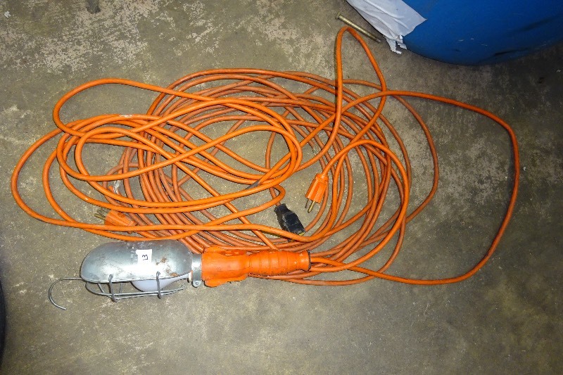 lot 13 image: Shop Light and extension cord