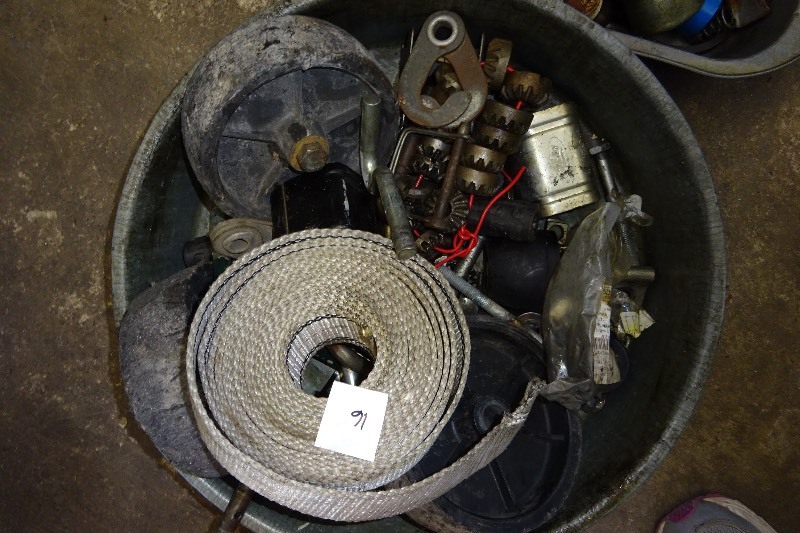 lot 16 image: Trailer wheels, gears, bearings and hardware