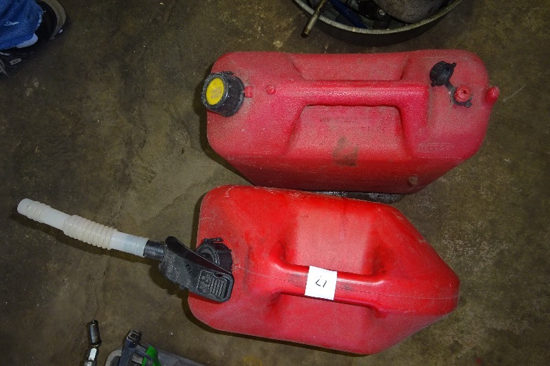 lot 17 image: 2 Gas cans