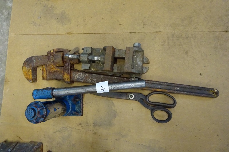 lot 24 image: Bottle jack, pipe wrench, vice, scissors